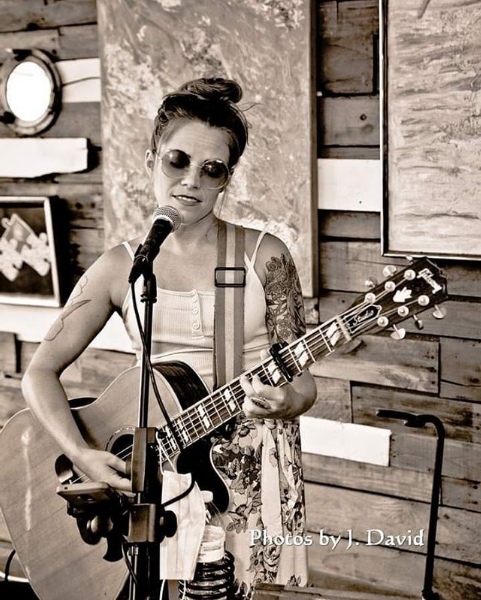 Frankie Raye performing