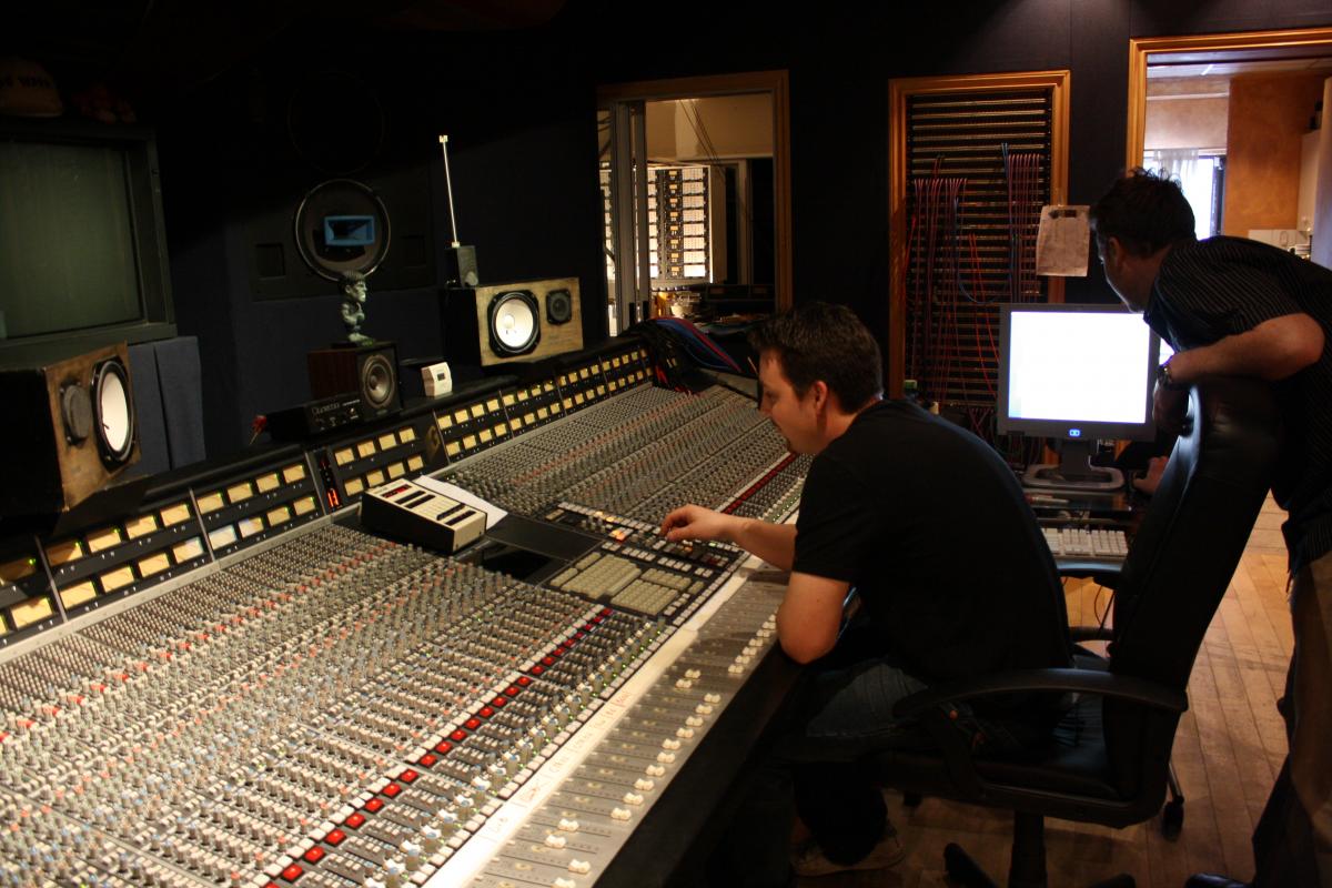 6 Tips When Going into the Recording Studio