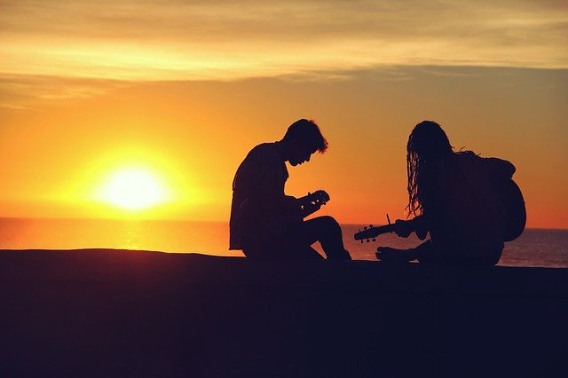 Guy and girl playing guitar from Resources for Indie Musicians blog