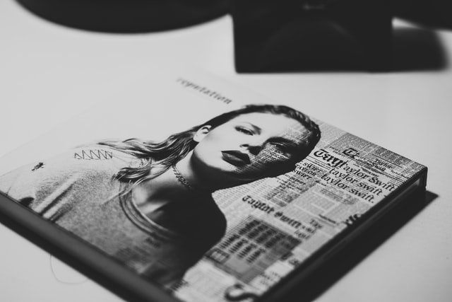 Taylor Swift photo by Raphael Lovaski